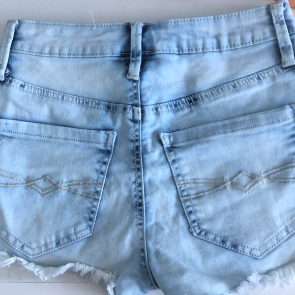 High waisted shorts in size US 1 fits like a  US 0 - Picture 2 of 4